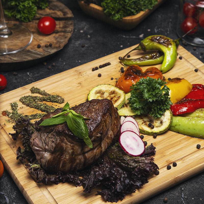 Cosori club beef steak with pepper sauce grilled vegetables cutting board